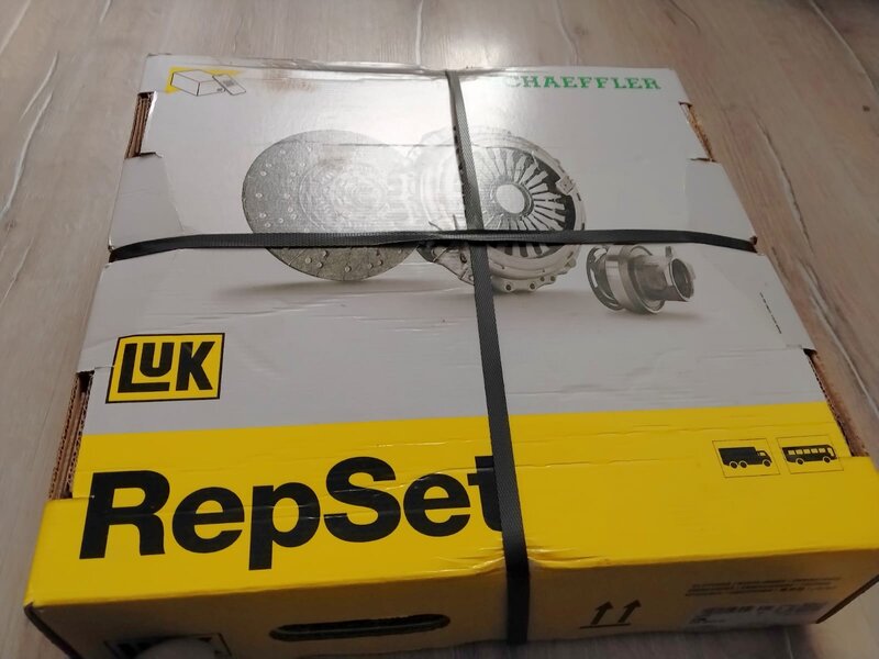 Vand doua chituri de ambreiaj noi