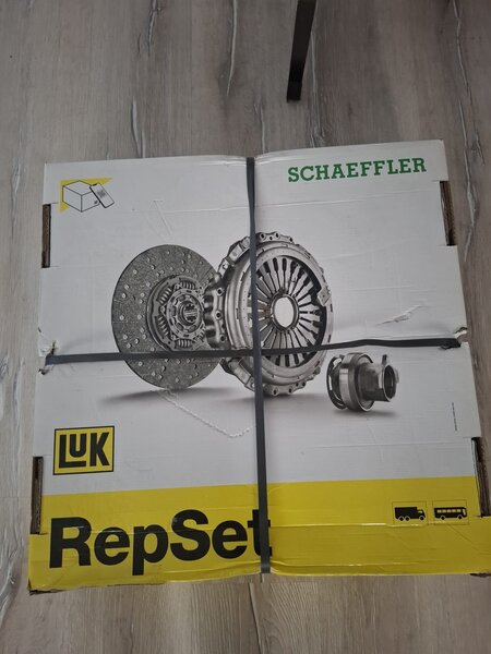 Vand doua chituri de ambreiaj noi